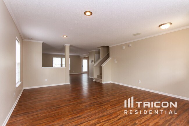 Building Photo - 10396 Waverly Dr