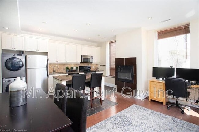 Building Photo - 283 King St E