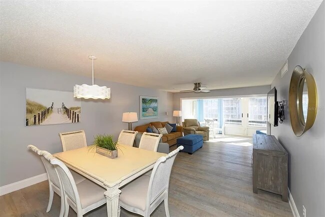 Living Area - 4410 Exeter Dr
