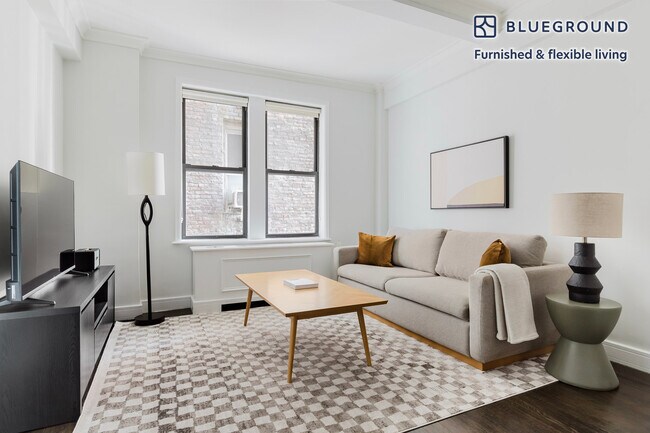 Building Photo - 210 W 70th St