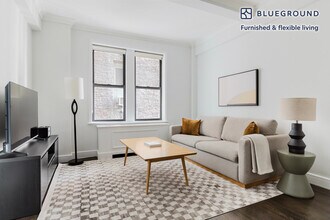 Building Photo - 210 W 70th St