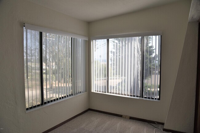 Building Photo - 1529 Vista Del Mar Dr