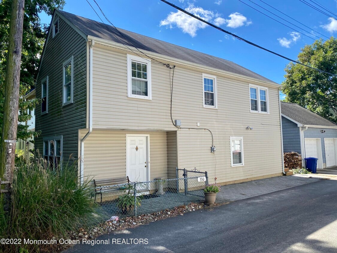 Primary Photo - 330 Norwood Ln