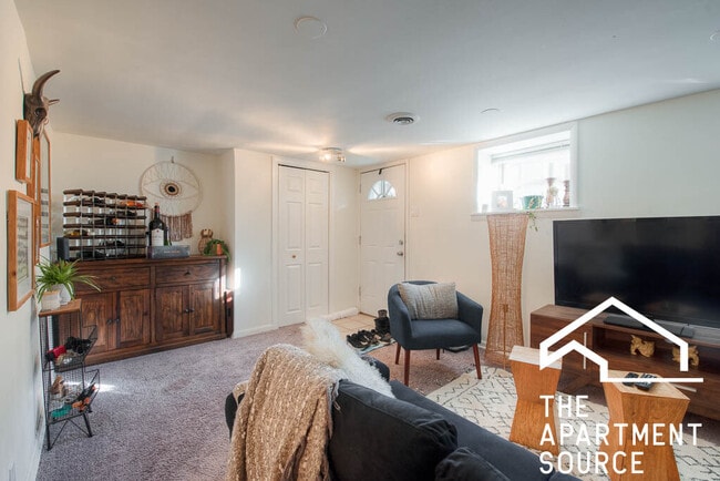 Building Photo - 1938 N Halsted St