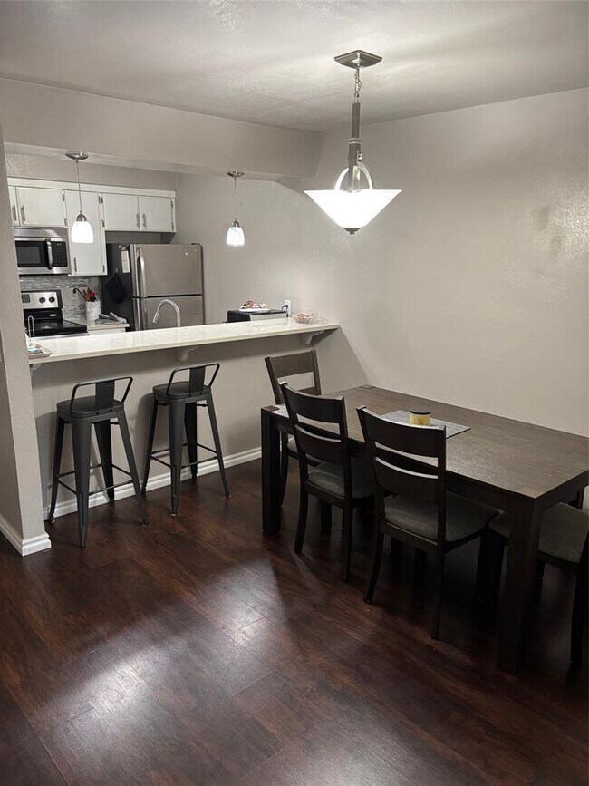 Foto del edificio - 807 Cardinal Creek Blvd