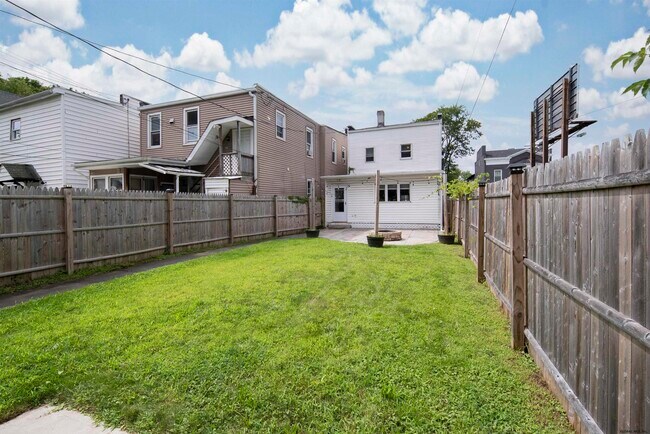 Foto del edificio - 690 2nd Ave