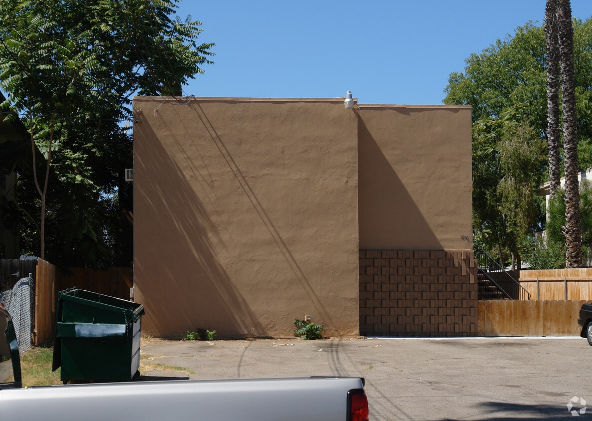 Building Photo - 1010 Leslie Rd