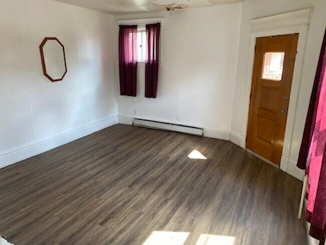 Building Photo - 305 Donnan Ave