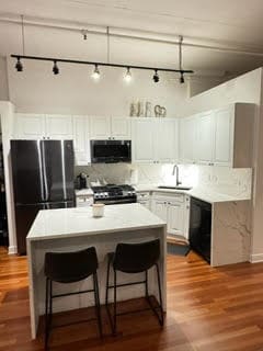 Foto del edificio - 1301 W Madison St