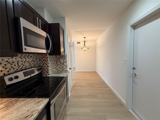 Foto del edificio - 2426 SE 17th St