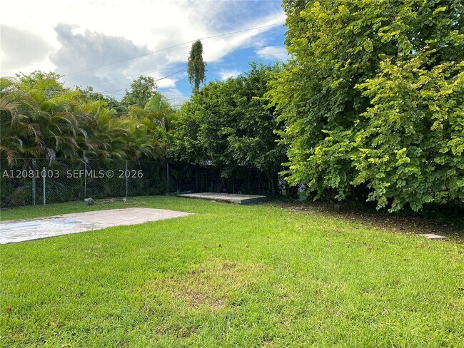 Foto del edificio - 6367 SW 24th St