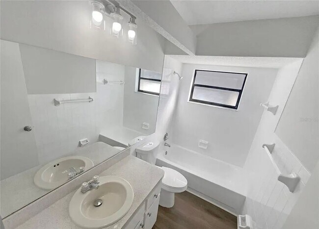 Foto del edificio - 7846 Cayuga Dr