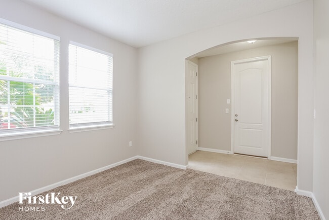 Building Photo - 1532 Oldenburg Dr