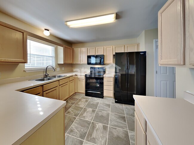 Foto del edificio - 7821 Farmington Pl