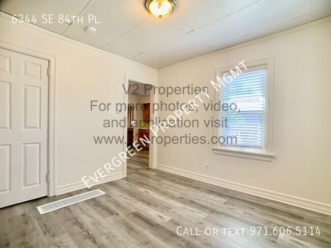 Building Photo - Desirable 2BD/1BA Home with Large Kitchen ...