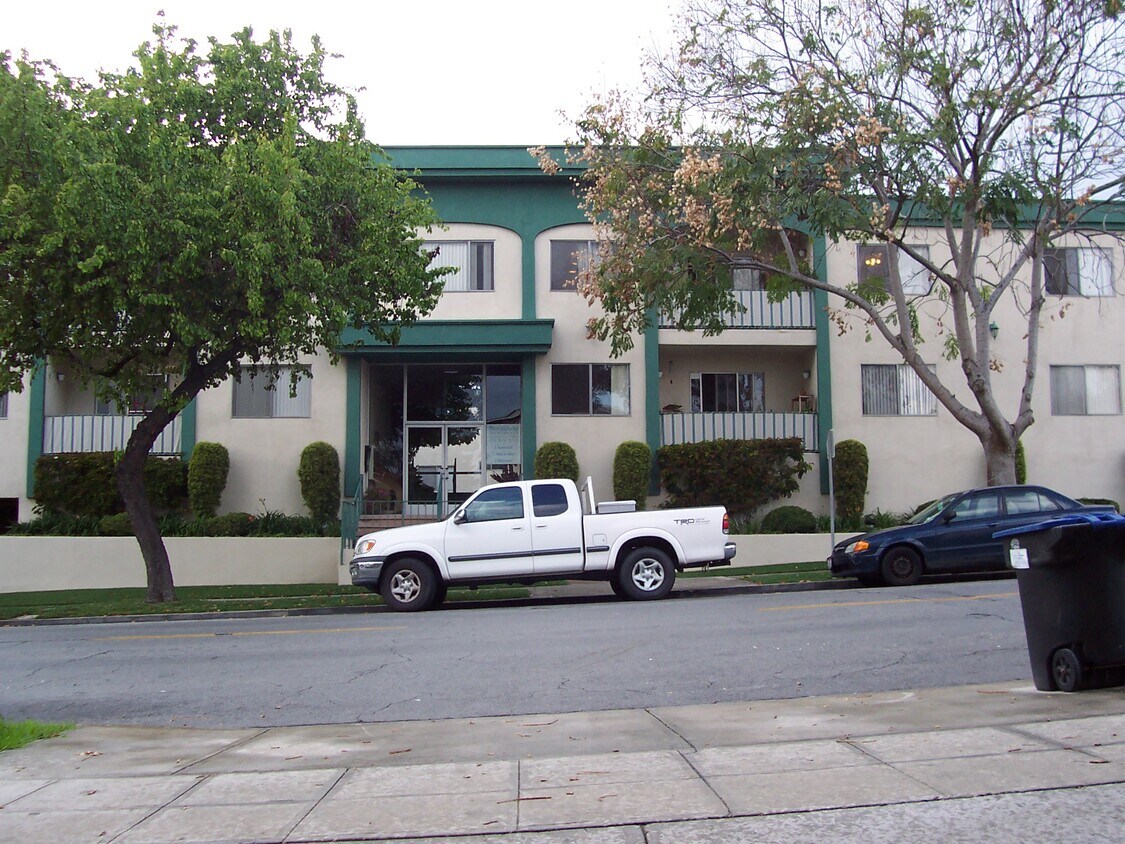 Foto principal - 533 E Providencia Ave