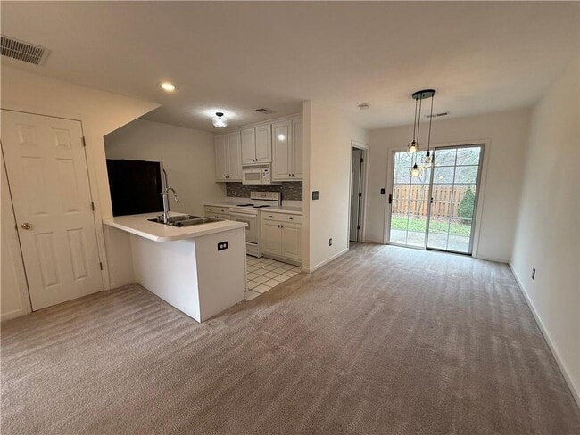 Building Photo - 2820 Florence Dr