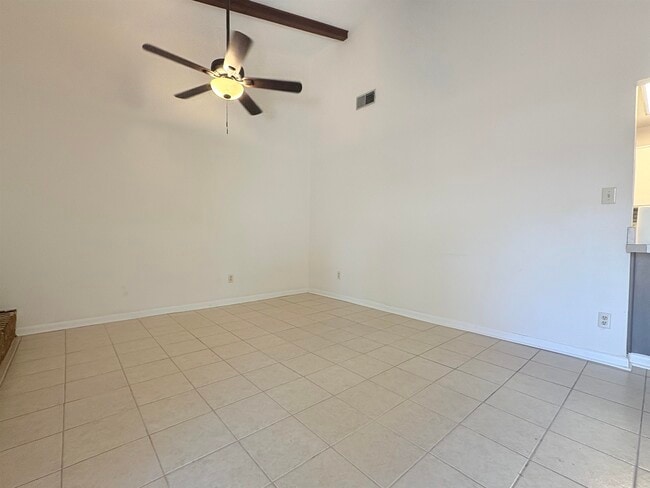 Building Photo - 164 SE Villas Ct