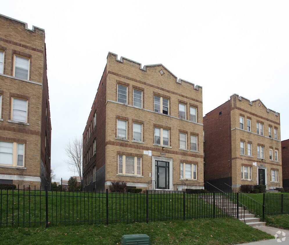 Primary Photo - 2431-2433 Main St