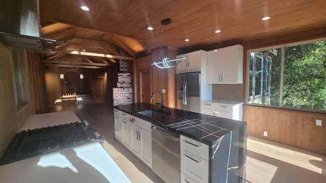 Photo - 2665-2665 Shasta Rd Apartment