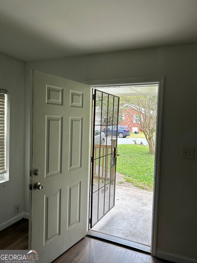 Foto del edificio - 2133 Blayton Ln SE