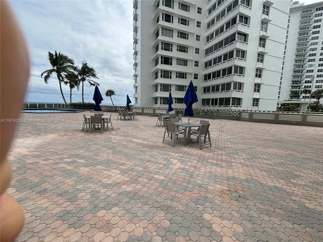 Building Photo - 3700 Galt Ocean Dr