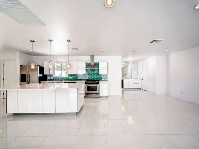 Building Photo - 1509 Ottawa Dr