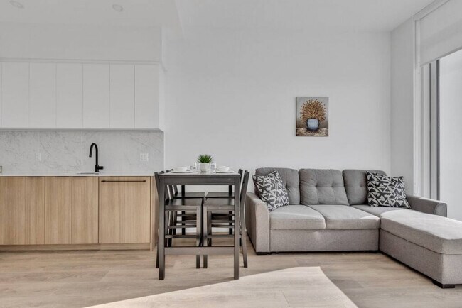 Building Photo - 13685 102 Avenue-SI ID1051762P