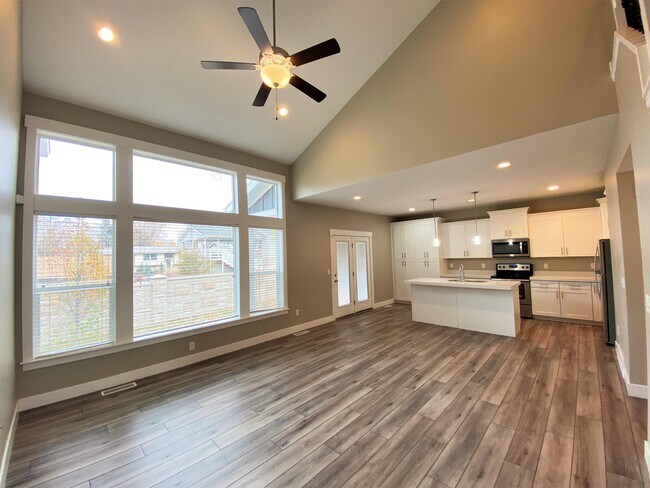 Building Photo - 811 E Rose Cottage Way