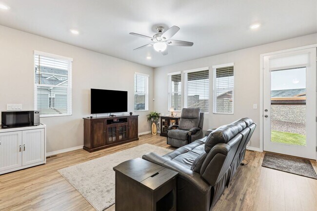 Foto del edificio - 5767 Heathland Terrace