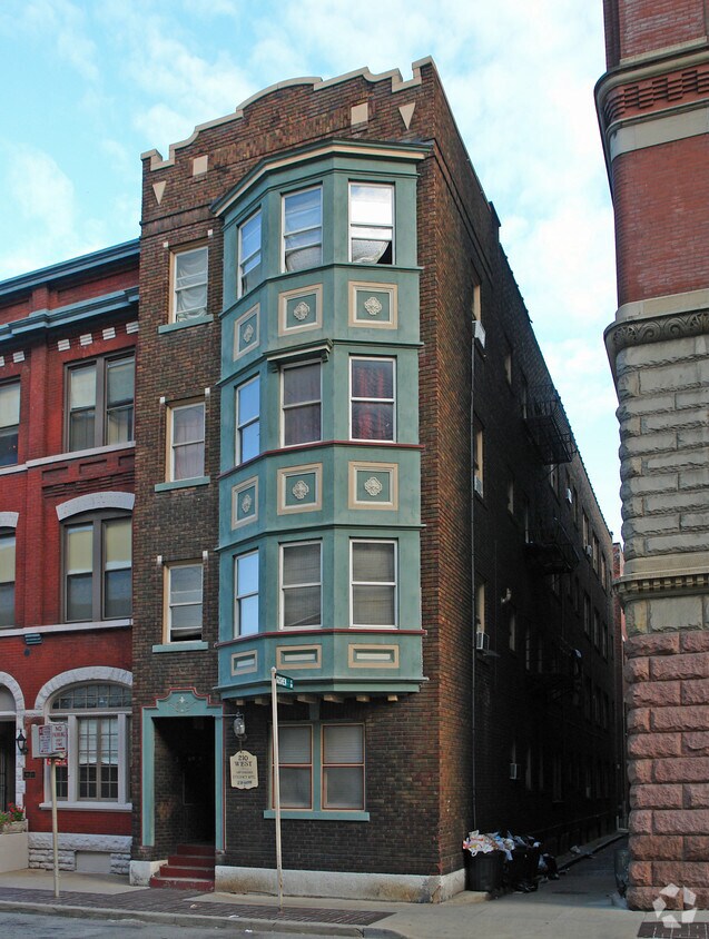 Foto principal - 210 W Eighth St