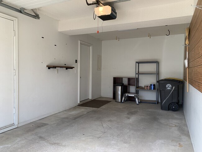 Building Photo - 6208 Sawmill Woods Dr