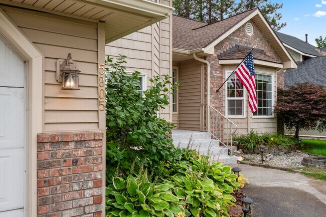 Building Photo - Spacious 5 Bed 3 Bath Home north Spokane with tons to offer