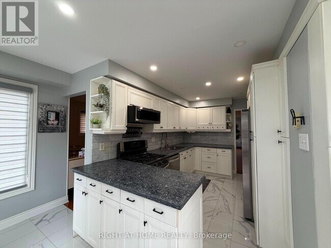Building Photo - 4203 Colonial Dr