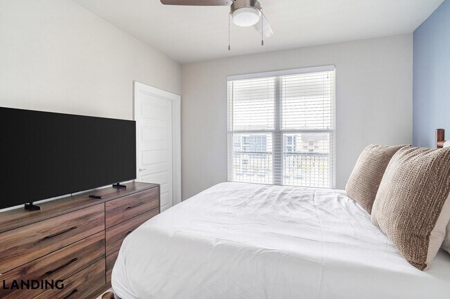 Building Photo - 1499 Central Park Blvd