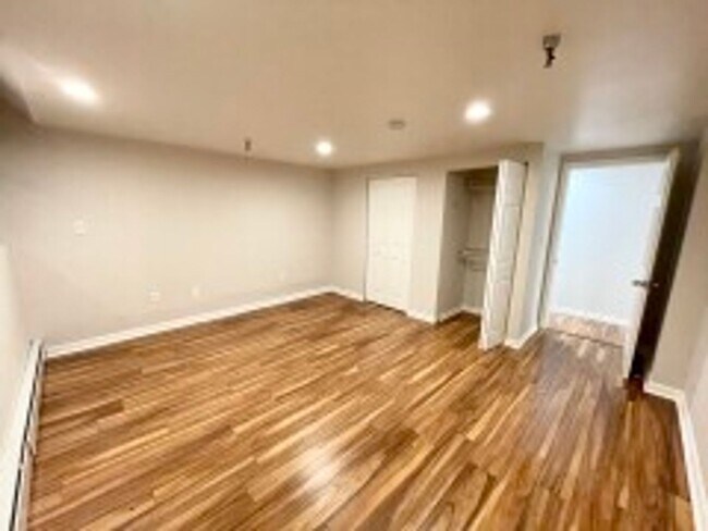 Building Photo - Gorgeous Fenway 4 Bed/2 Bath on Hemenway St for September 1st.  Students Welcome!!!