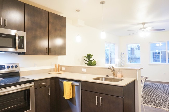 Building Photo - The Woodstock!