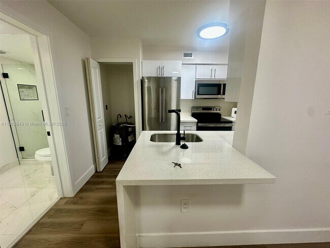 Building Photo - 2890 N Oakland Forest Dr