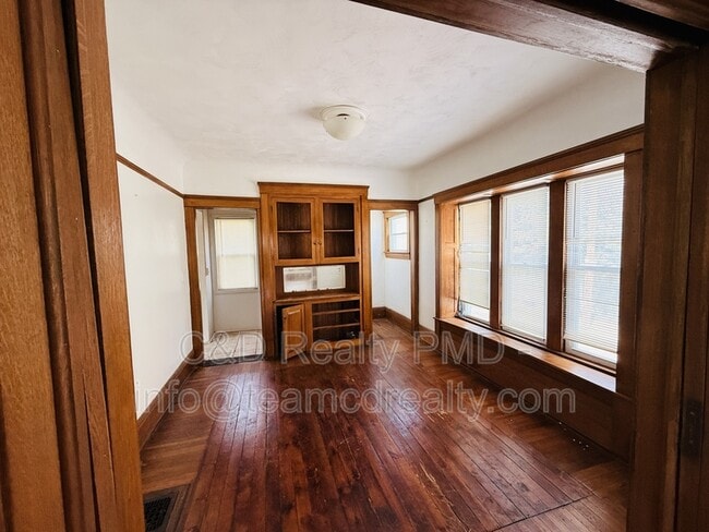 Building Photo - 10749 Hull Ave