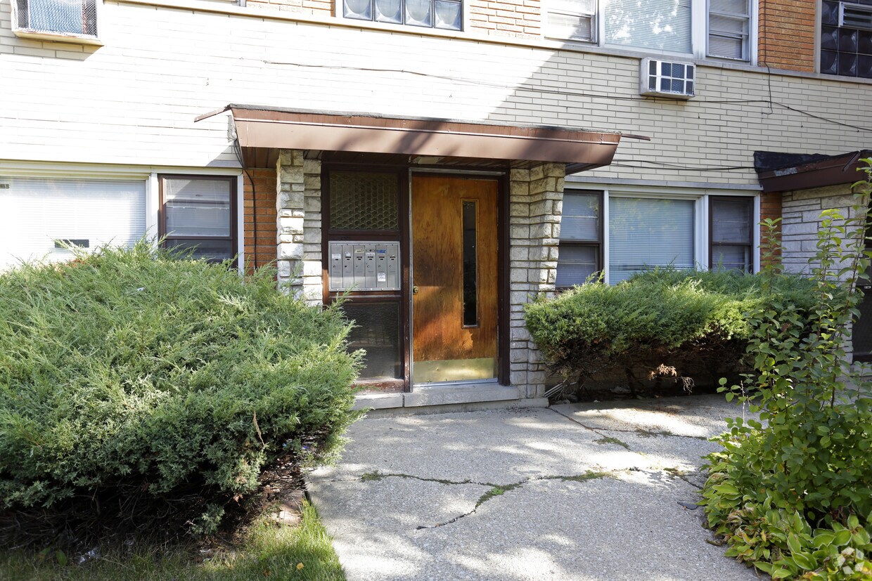Building Photo - 2501 N Laramie Ave