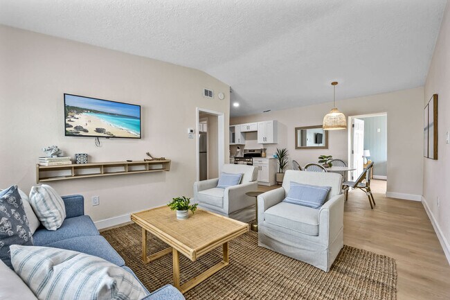 Building Photo - 637 S Orlando Ave