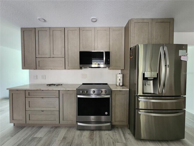 Foto del edificio - 900 Crestwood Rd