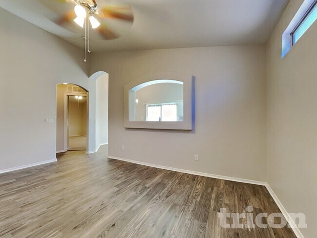 Foto del edificio - 12429 W Larkspur Rd