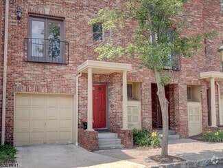 Building Photo - 65 Mews Ln