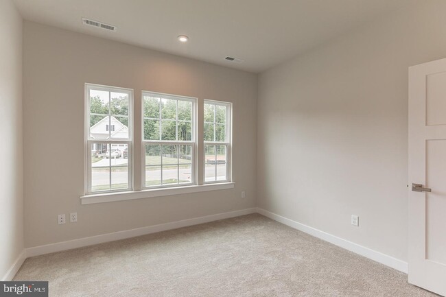 Building Photo - 611 VAN BUREN Ct