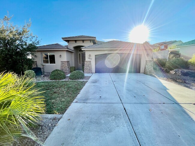 Building Photo - Pet Friendly Home in Green Valley