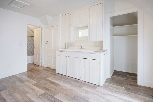 Foto del edificio - 252 W 10th St
