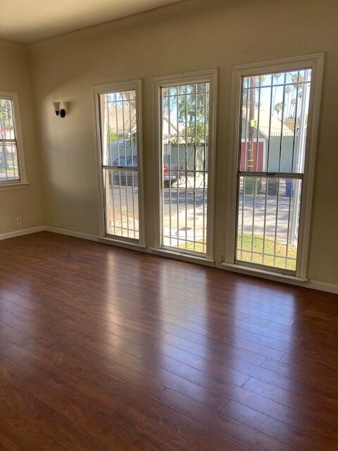 Nice laminate flooring - 2515 W 42nd St