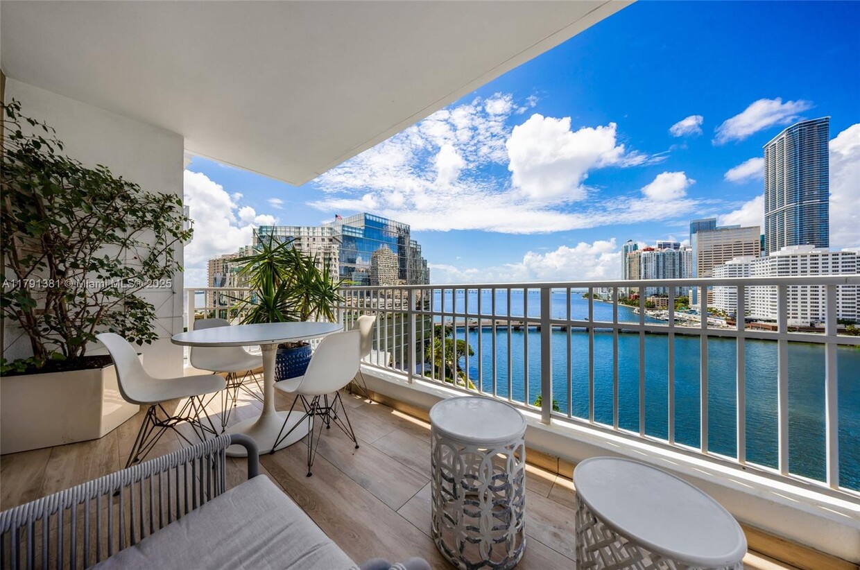 Foto principal - 701 Brickell Key Blvd