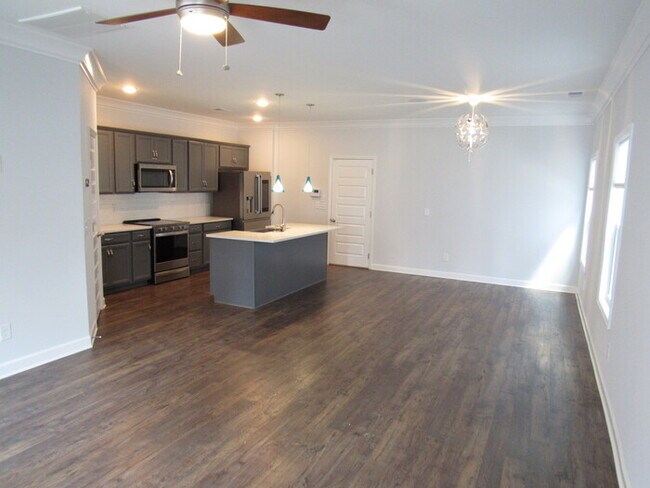 Building Photo - Waterford Village 3 bedrooms with 2 car ga...
